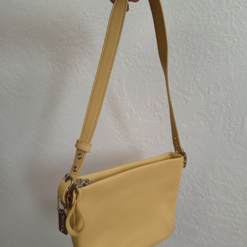 Coach Cream Shoulder Hand Bag - Picture 11 of 17